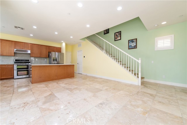 7271 Enclave Drive, Eastvale CA: https://media.crmls.org/medias/2eafe404-227d-4a5e-85e5-71736d5c97d1.jpg