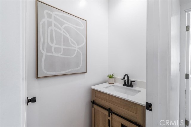 Detail Gallery Image 19 of 69 For 6616 Denver Ave, Los Angeles,  CA 90044 - 6 Beds | 5/1 Baths