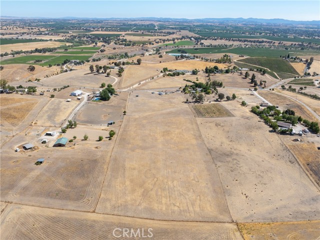 1875 Rancho Lomas Way, San Miguel CA: https://media.crmls.org/medias/2eb0a6d5-90f5-41de-a8c4-6807cf62cfb6.jpg