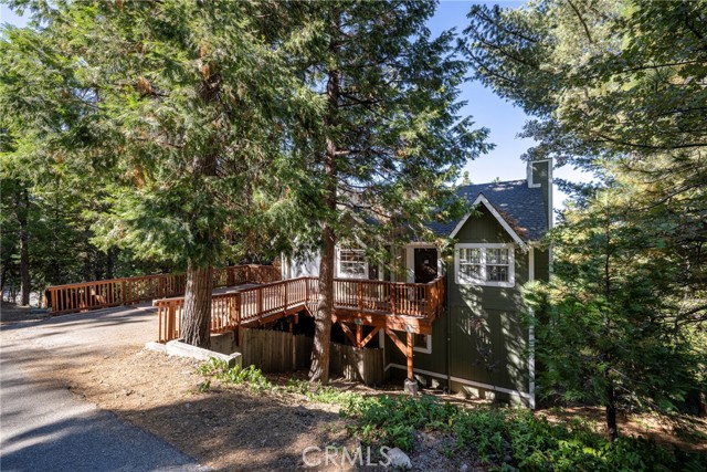 Detail Gallery Image 4 of 44 For 305 Summit Rd, Lake Arrowhead,  CA 92352 - 3 Beds | 2 Baths