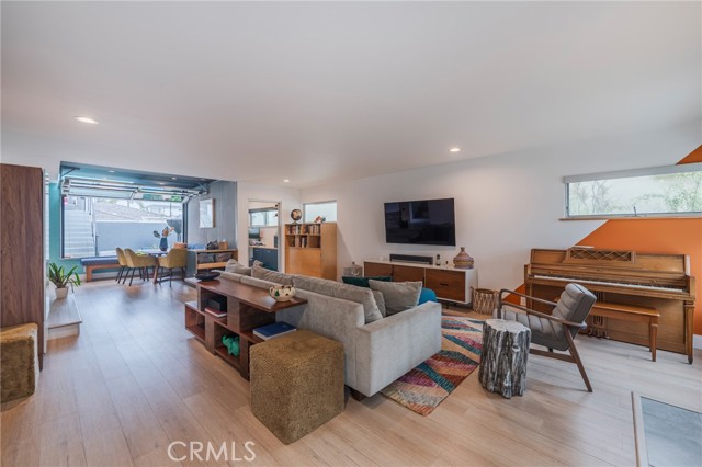 Detail Gallery Image 8 of 49 For 358 Santa Ana, Long Beach,  CA 90803 - 3 Beds | 3 Baths