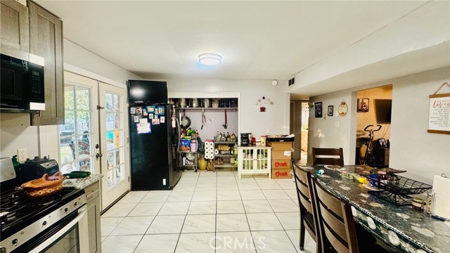 Detail Gallery Image 14 of 20 For 5833 Leo, Bakersfield,  CA 93307 - 2 Beds | 1 Baths