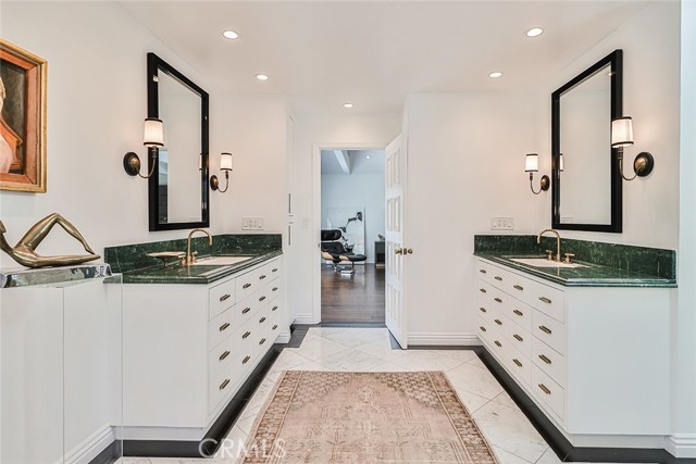 Detail Gallery Image 41 of 74 For 17141 Superior St, Northridge,  CA 91325 - 6 Beds | 4 Baths