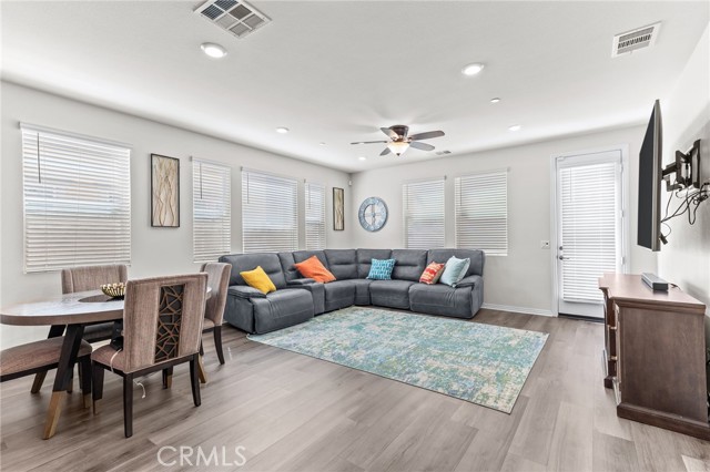 Detail Gallery Image 11 of 43 For 5873 Oatfield Ave, Corona,  CA 92880 - 3 Beds | 2/1 Baths