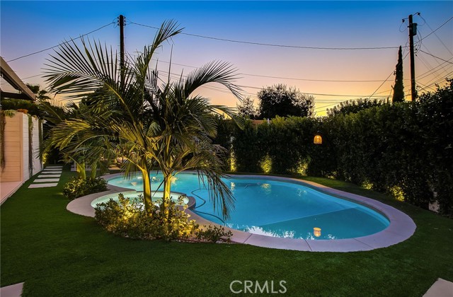 Detail Gallery Image 14 of 72 For 8161 Encino Ave, Northridge,  CA 91325 - 4 Beds | 3 Baths