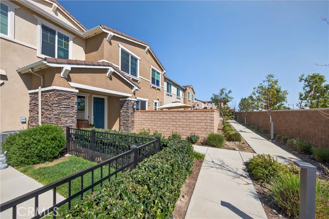 Detail Gallery Image 2 of 32 For 16502 Casa Grande, Fontana,  CA 92336 - 3 Beds | 2/1 Baths