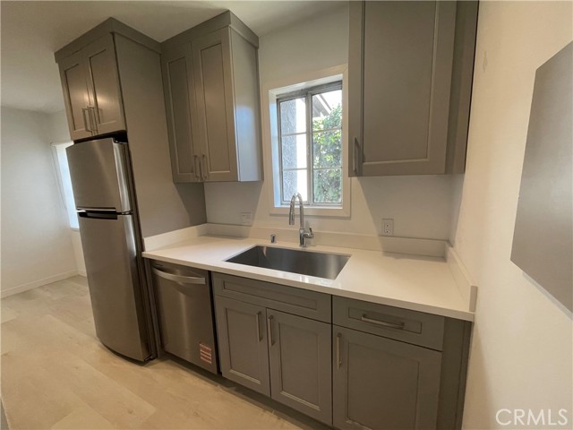 Detail Gallery Image 3 of 15 For 1152 E 77th, Los Angeles,  CA 90001 - 1 Beds | 1 Baths