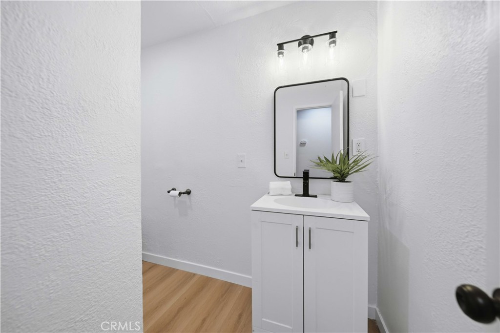 https://media.crmls.org/medias/2eb5c187-ae50-4011-954a-cb1657de525a.jpg?preset=X-Large