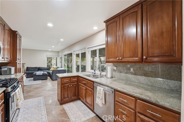 Detail Gallery Image 23 of 52 For 1513 Glenn Cir, Placentia,  CA 92870 - 4 Beds | 2/1 Baths