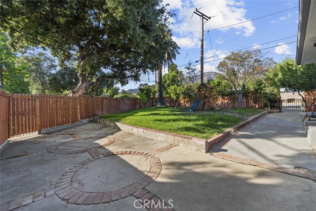 4718 La Crescenta Avenue, La Crescenta CA: https://media.crmls.org/medias/2eb74fd0-f929-4f91-9908-cc6be762b2fe.jpg