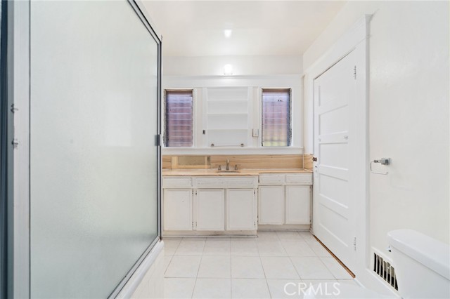 1412 S Victoria Avenue, Los Angeles CA: https://media.crmls.org/medias/2eb7cc43-6876-44e2-b67a-b442cced1c32.jpg