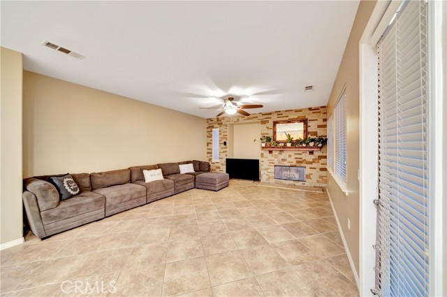 Detail Gallery Image 17 of 75 For 44432 Chaparral Dr, Lancaster,  CA 93536 - 6 Beds | 4 Baths