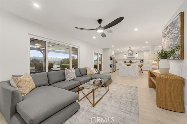 24362 Via Santa Clara, Mission Viejo CA: https://media.crmls.org/medias/2eb9a617-927e-40e7-9319-eb1aa8c7b199.jpg