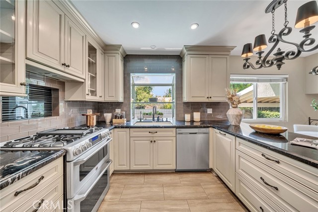 651 N Sunnyslope Avenue, Pasadena CA: https://media.crmls.org/medias/2eb9ba5d-a871-4547-9e54-7369f656a145.jpg