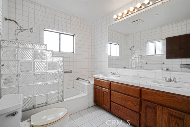 531 W Arbutus Street, Compton CA: https://media.crmls.org/medias/2eba1aec-7d38-4fb9-8a1b-dcc9ef96bde8.jpg