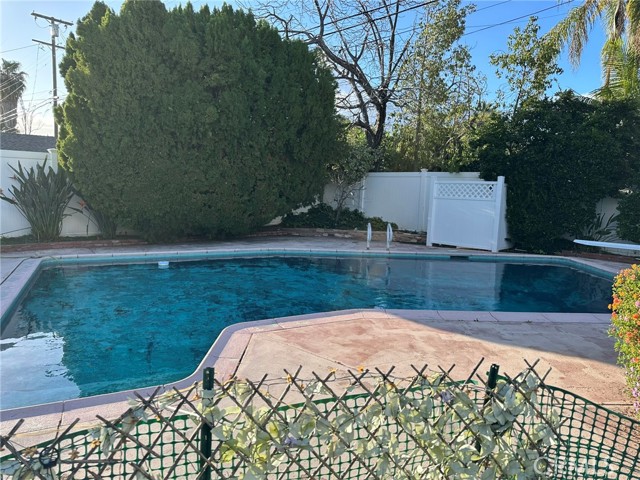 Detail Gallery Image 7 of 8 For 22901 Leonora Dr, Woodland Hills,  CA 91367 - 3 Beds | 1/1 Baths