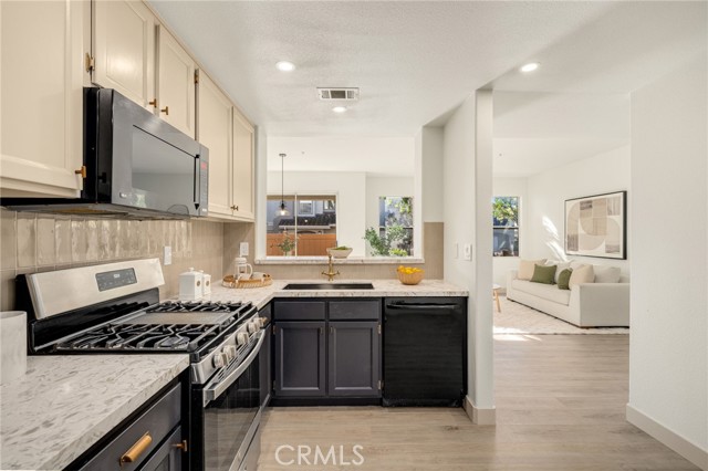 Detail Gallery Image 12 of 43 For 263 California Ct, Mission Viejo,  CA 92692 - 2 Beds | 2 Baths