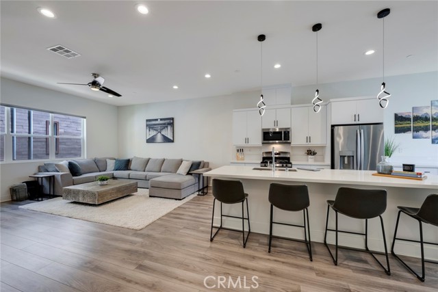 Detail Gallery Image 15 of 48 For 987 E Mason Ln #130,  Anaheim,  CA 92805 - 4 Beds | 3/1 Baths