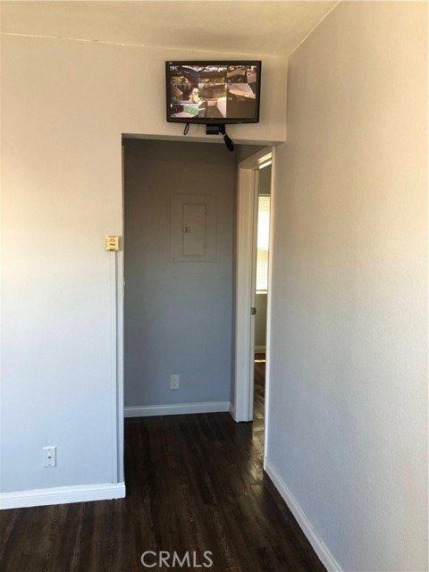 121 E Bort Street, Long Beach CA: https://media.crmls.org/medias/2ebc02d0-7903-4a96-9543-eb7031a152c6.jpg