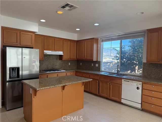 Detail Gallery Image 6 of 15 For 1147 Glenwood Ct, San Bernardino,  CA 92407 - 4 Beds | 2 Baths