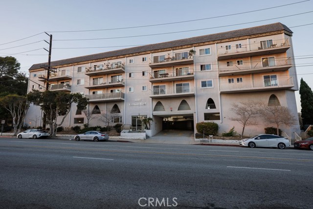 High Pointe Condominium street view

