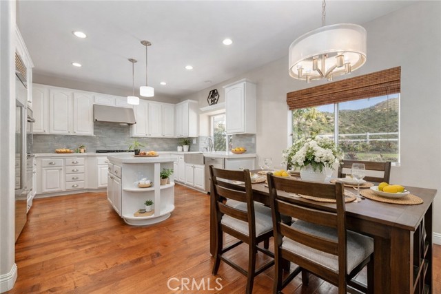 Detail Gallery Image 21 of 69 For 15257 Saddleback, Canyon Country,  CA 91387 - 6 Beds | 4/1 Baths