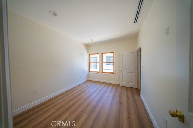 1532 W 22nd Street, Los Angeles CA: https://media.crmls.org/medias/2ebc5b80-a216-4ffa-8a52-e96ea16d521e.jpg