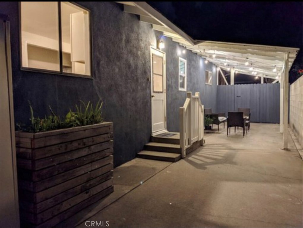 https://media.crmls.org/medias/2ebd39a5-2f13-41af-9553-235495d5a858.jpg?preset=X-Large