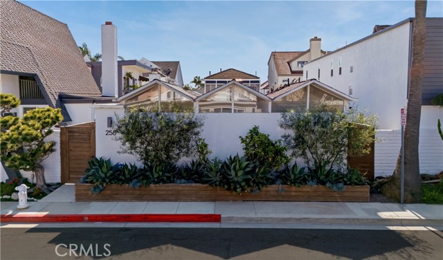 Detail Gallery Image 34 of 36 For 258 Walnut, Newport Beach,  CA 92663 - 3 Beds | 2 Baths