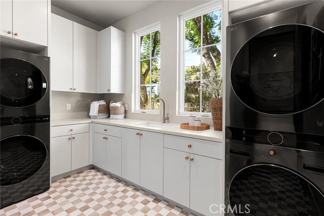 Detail Gallery Image 43 of 62 For 19026 Sprague St, Tarzana,  CA 91356 - 6 Beds | 6/1 Baths