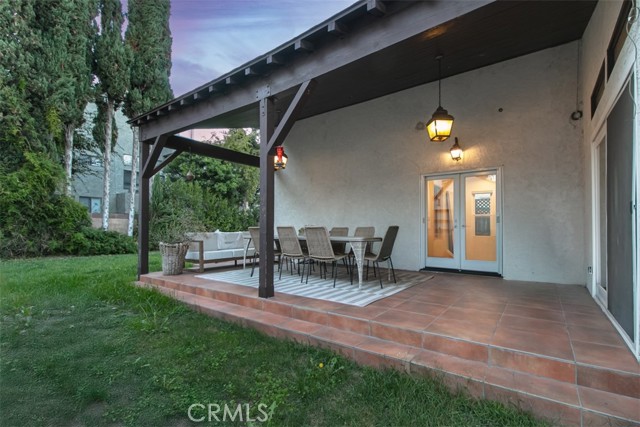 Detail Gallery Image 5 of 33 For 5229 Vantage, Valley Village,  CA 91607 - 3 Beds | 3 Baths