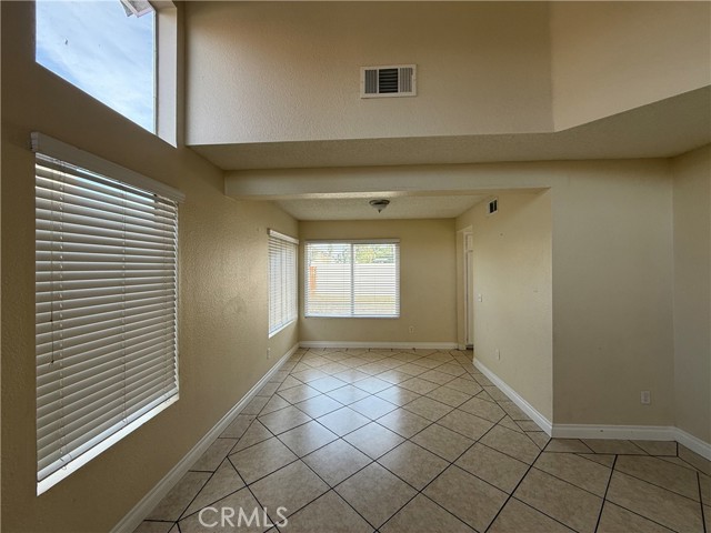 Detail Gallery Image 9 of 61 For 927 Dolphin Dr, Perris,  CA 92571 - 4 Beds | 2/1 Baths