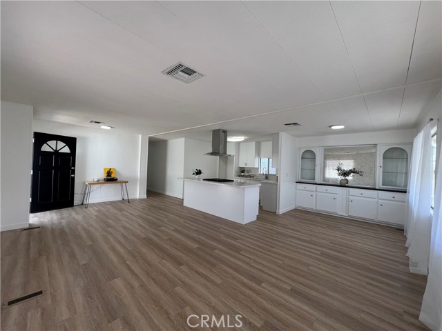 Detail Gallery Image 4 of 17 For 15621 Beach Bld #24,  Westminster,  CA 92683 - 3 Beds | 2 Baths