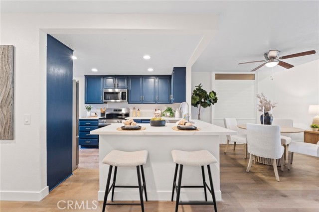 Detail Gallery Image 11 of 44 For 5617 Adobe Falls #C,  San Diego,  CA 92120 - 3 Beds | 2 Baths