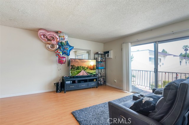 820 N Raymond Avenue, Pasadena CA: https://media.crmls.org/medias/2ec1211a-fb09-468d-a936-a63a4b01ab45.jpg