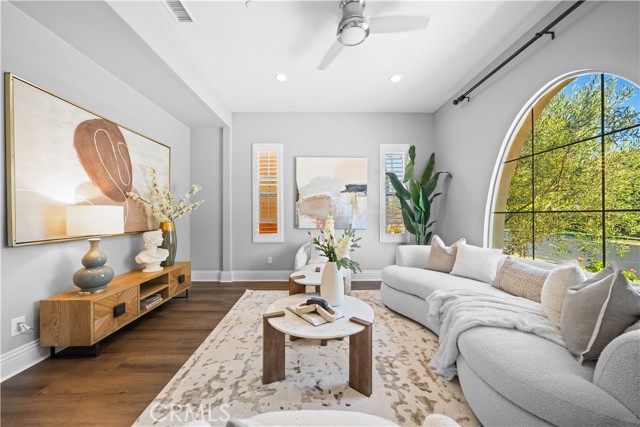 Detail Gallery Image 3 of 28 For 18 Windrow Rd, Tustin,  CA 92782 - 6 Beds | 5/1 Baths