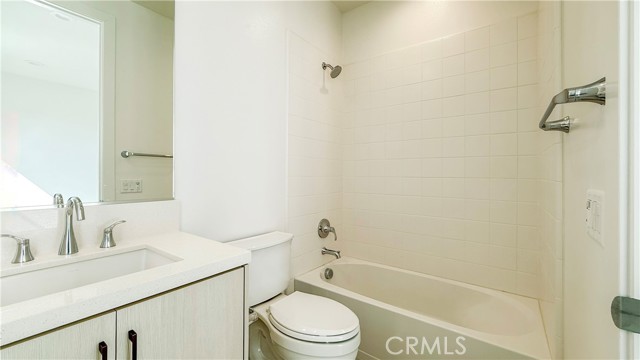 101 Bear Leaf, Lake Forest CA: https://media.crmls.org/medias/2ec16727-59b9-466a-9f07-a9727bb887a3.jpg