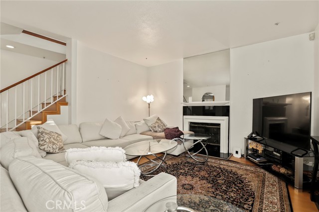 Detail Gallery Image 5 of 31 For 8755 Cedar St, Bellflower,  CA 90706 - 3 Beds | 2/1 Baths