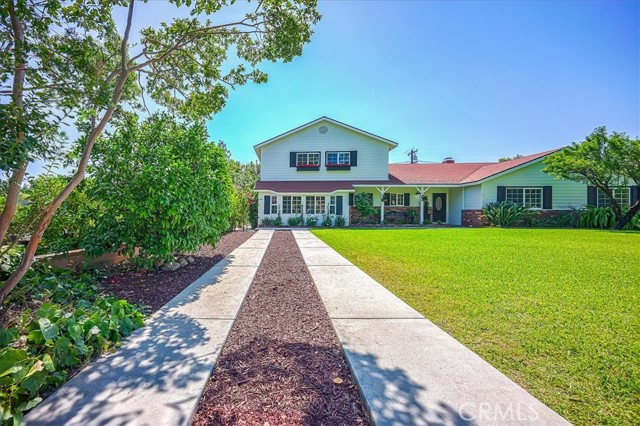 1375 N Euclid Avenue, Upland CA: https://media.crmls.org/medias/2ec218d2-032f-4cb4-8518-12bbb395f108.jpg