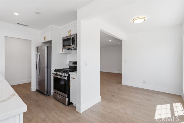 Detail Gallery Image 9 of 19 For 9841 Stanwin, Arleta,  CA 91331 - 3 Beds | 2 Baths