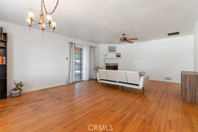 45505 13th W Street, Lancaster CA: https://media.crmls.org/medias/2ec36fc2-701d-4edc-bff6-41c95dd48f98.jpg