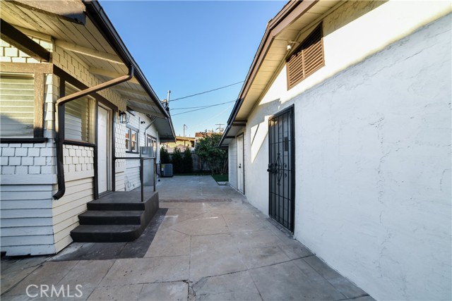 748 N Kenmore, Los Angeles CA: https://media.crmls.org/medias/2ec415e6-8e3b-4058-99e2-fee64b98be3a.jpg