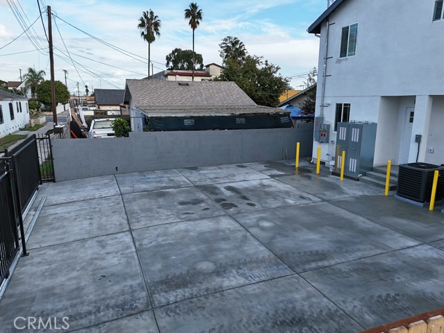 Detail Gallery Image 8 of 16 For 817 W G St, Wilmington,  CA 90744 - 4 Beds | 4 Baths