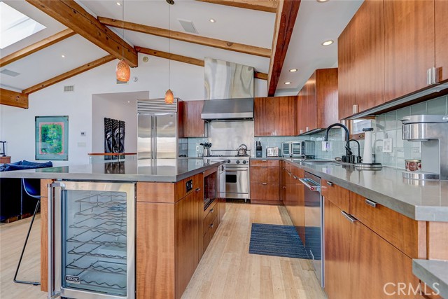 3205 Bayview Drive, Manhattan Beach, California 90266, 5 Bedrooms Bedrooms, ,5 BathroomsBathrooms,Residential,For Sale,Bayview,SB26067701