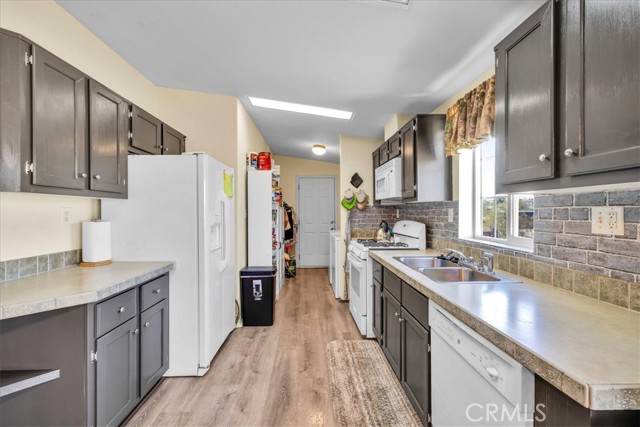 6293 Mojave Avenue, 29 Palms CA: https://media.crmls.org/medias/2ec5f38f-d6d0-4cca-859d-e6cc2fa6f864.jpg