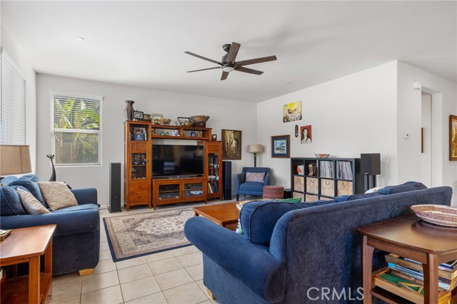 12200 White Rapids Way, Bakersfield CA: https://media.crmls.org/medias/2ec66eaf-9b78-41bf-b8d0-a303f0712369.jpg