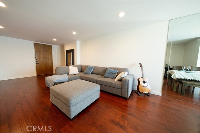 Detail Gallery Image 8 of 28 For 10751 Wilshire Bld #1405,  Los Angeles,  CA 90024 - 1 Beds | 2 Baths