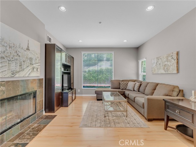 5637 Como Circle, Woodland Hills CA: https://media.crmls.org/medias/2ec7552a-4e04-4f34-8431-520210dcdfb9.jpg