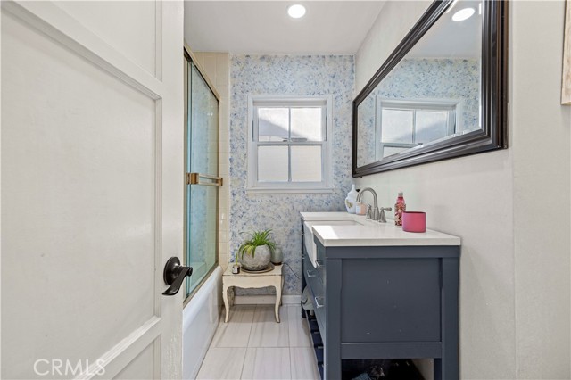 Detail Gallery Image 15 of 27 For 18229 Strathern St, Reseda,  CA 91335 - 3 Beds | 2 Baths