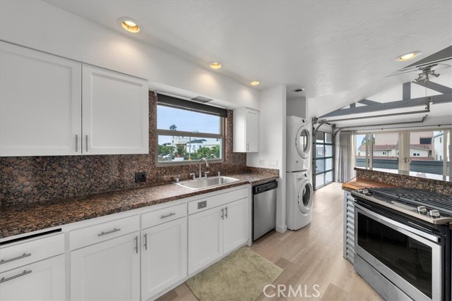 606 Loma Dr, Hermosa Beach, California 90254, ,Residential Income,Sold,Loma Dr,SB24147619